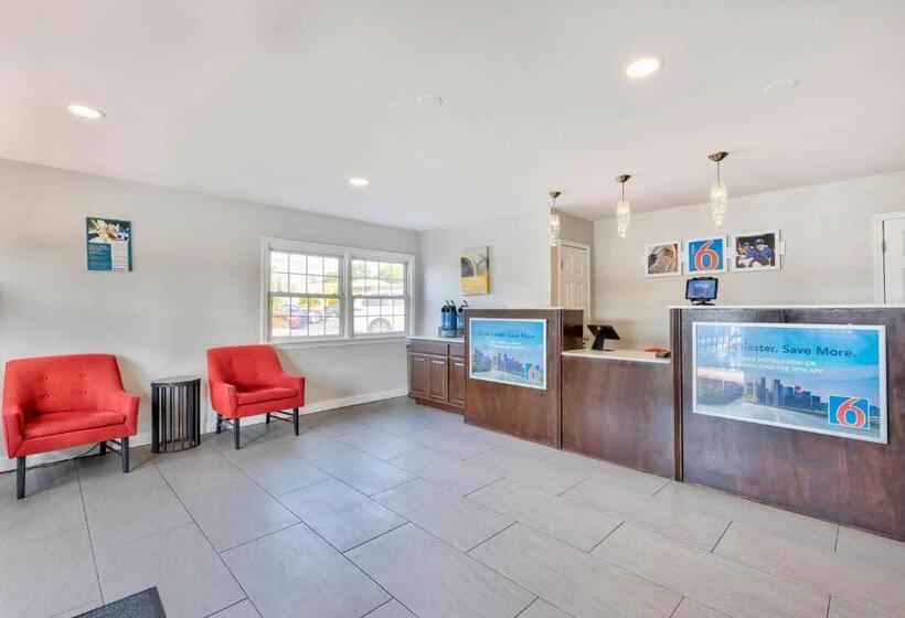 Motel 6falls Church, Va  Arlington Boulevard