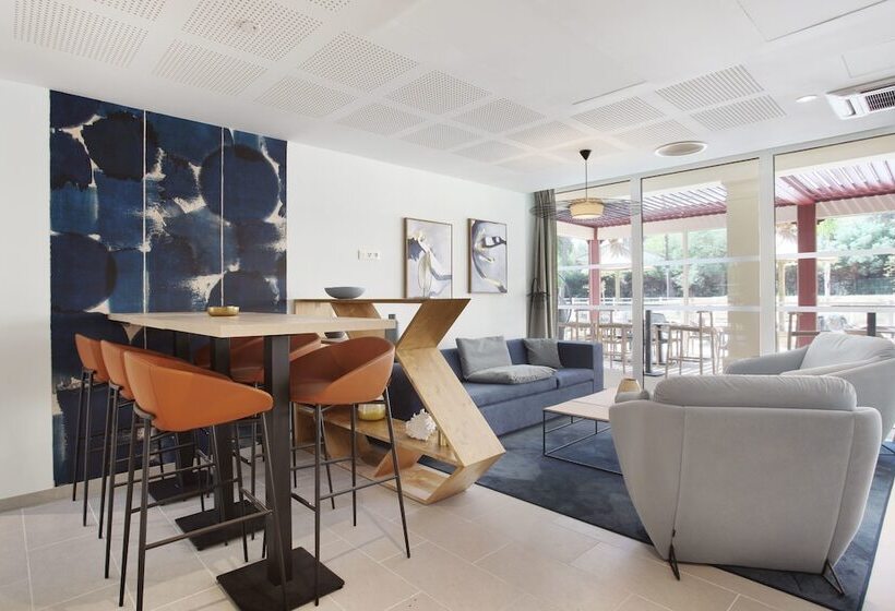 住所  Résidence Prestige Odalys Les Canissons