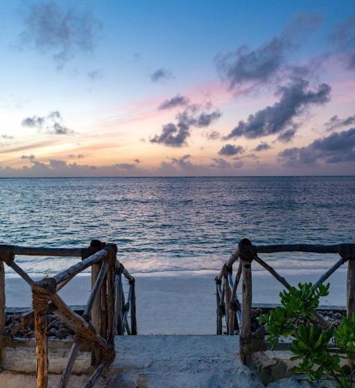 リゾートホテル Clove Island Villas & Spa