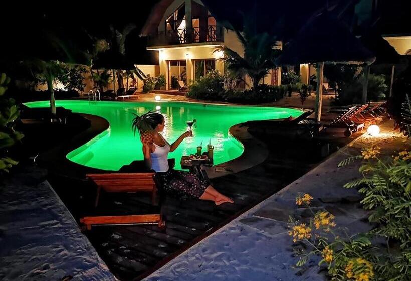 リゾートホテル Clove Island Villas & Spa