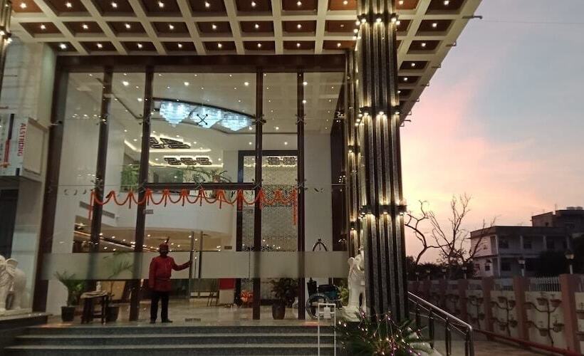 Dhamma Grand Hotel Resort