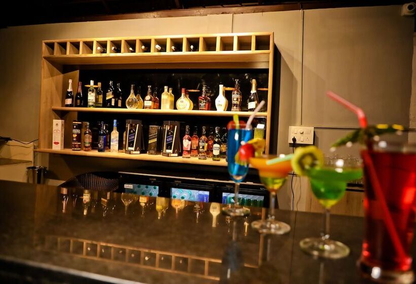 ホテル Calux Grand Baga Formerly Amara Grand