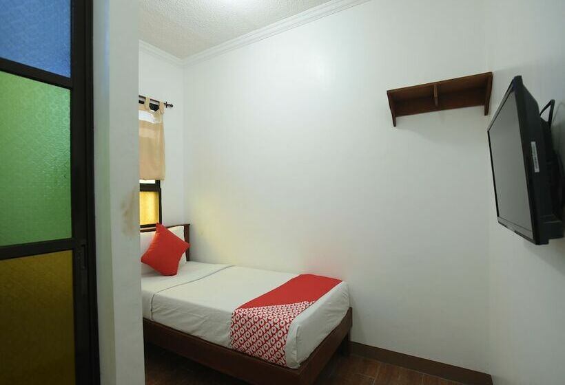 호텔 Reddoorz Plus At Balai Sofia Bed & Breakfast Batangas