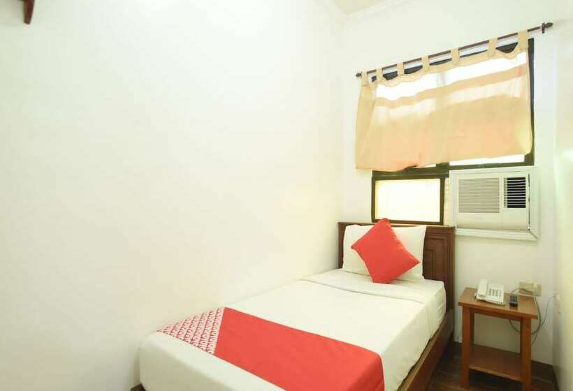 호텔 Reddoorz Plus At Balai Sofia Bed & Breakfast Batangas