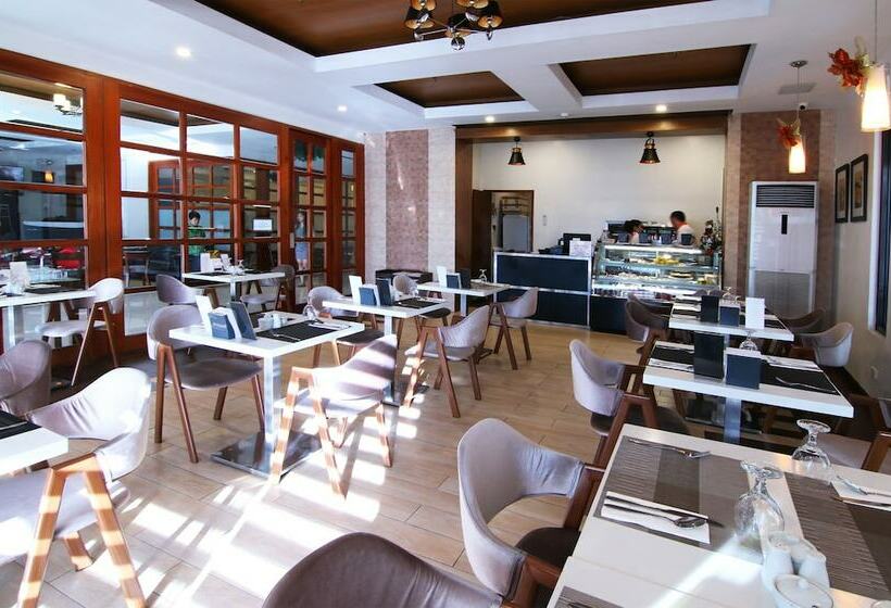 호텔 Reddoorz Plus At Balai Sofia Bed & Breakfast Batangas