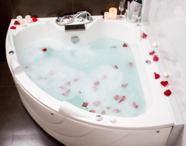 بنسيون Majhu Hostal