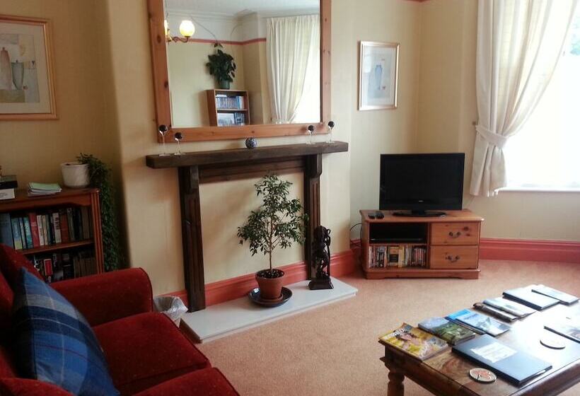 פנסיון Montrose Guest House