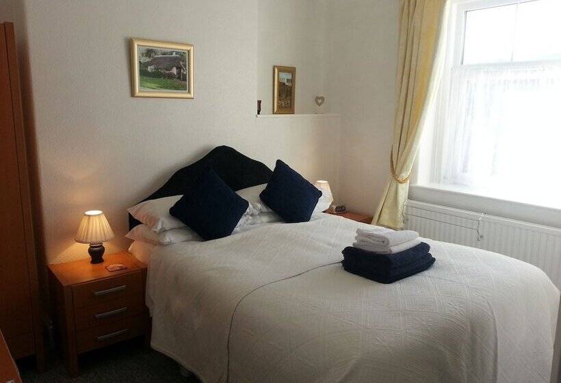 פנסיון Montrose Guest House