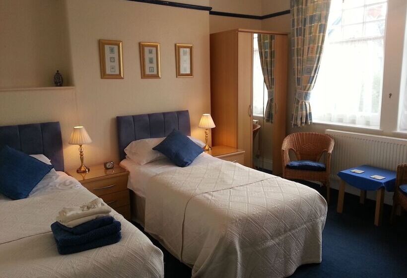 פנסיון Montrose Guest House