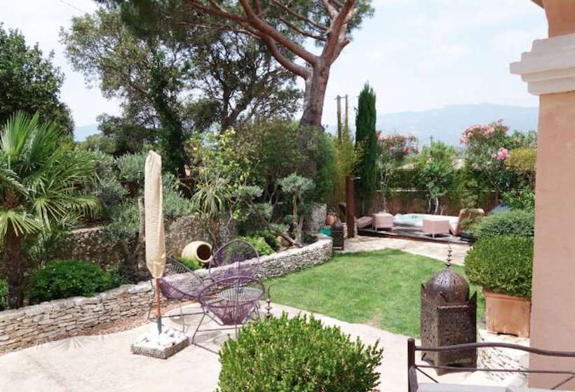 تختخواب و صبحانه Chez Virginie