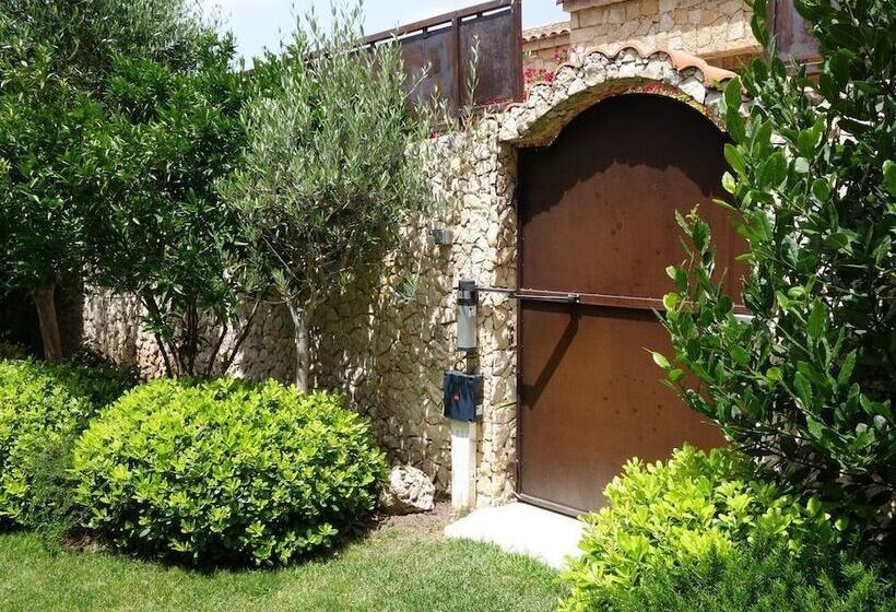 تختخواب و صبحانه Chez Virginie