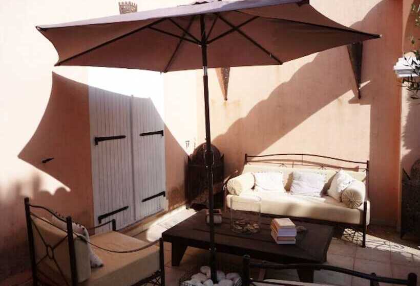 تختخواب و صبحانه Chez Virginie