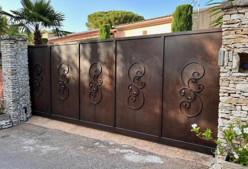 تختخواب و صبحانه Chez Virginie