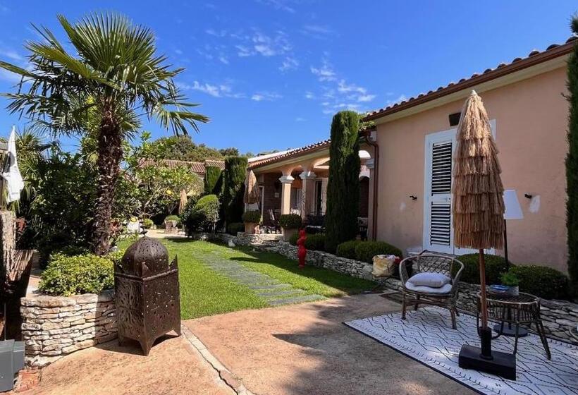 تختخواب و صبحانه Chez Virginie