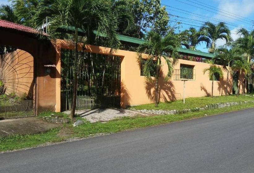 تختخواب و صبحانه Embassy House