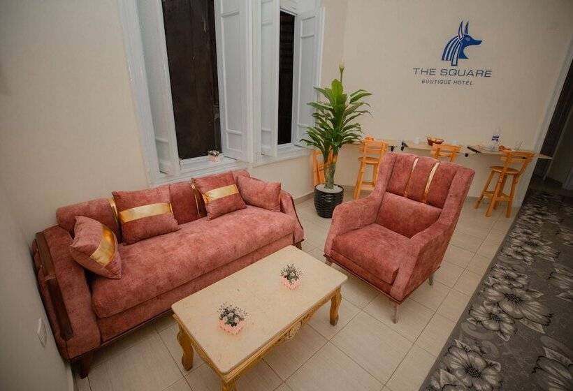 تختخواب و صبحانه The Square Boutique