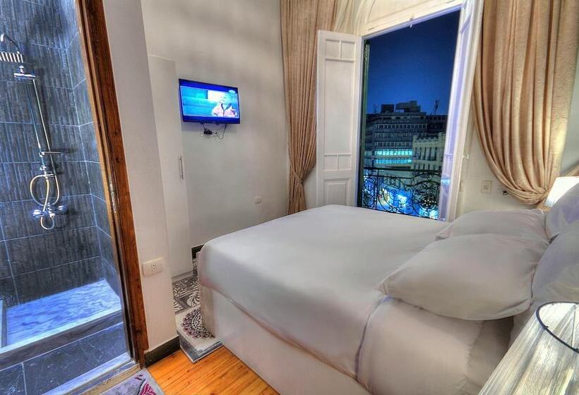 تختخواب و صبحانه The Square Boutique