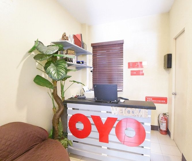 בית מלון כפרי Oyo 112 Majesty Suites