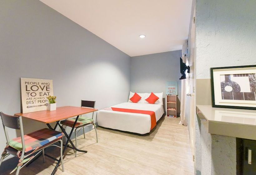 בית מלון כפרי Oyo 112 Majesty Suites