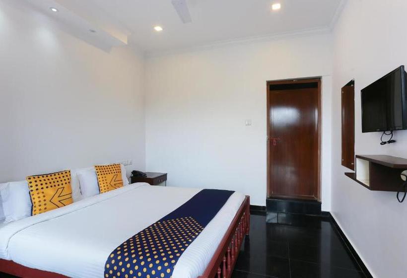 هتل Spot On 23106 Vattekad Tourist Home
