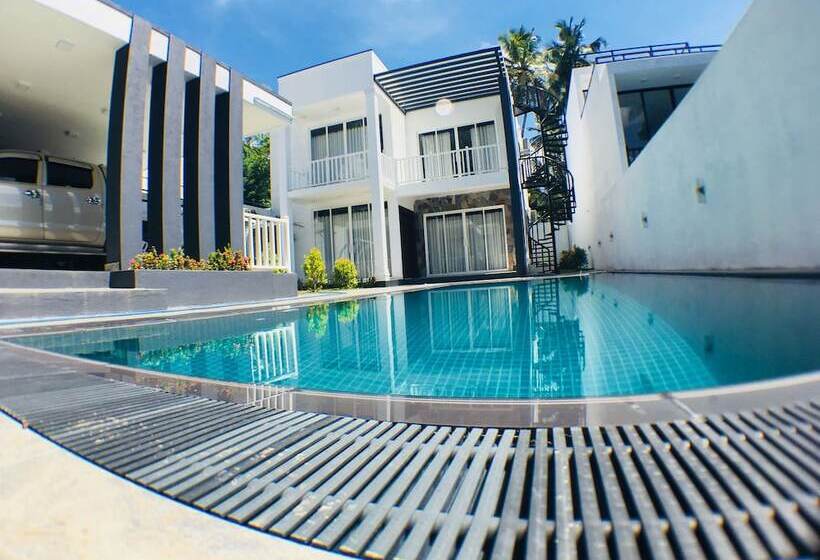 Отель Royal Mansion Luxury Villa