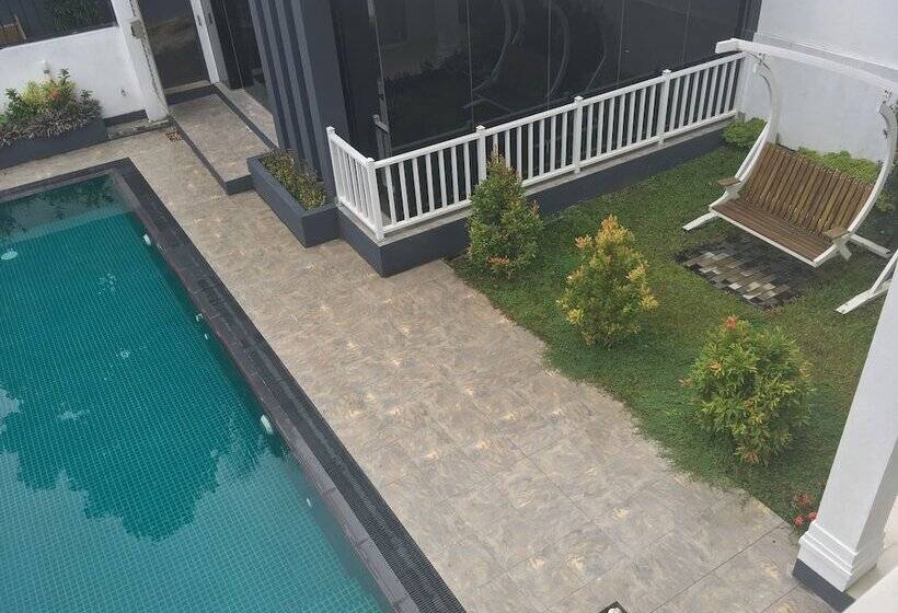 Отель Royal Mansion Luxury Villa