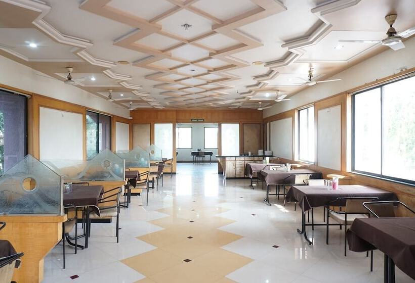 Oyo 24487 Hotel Raj Regency