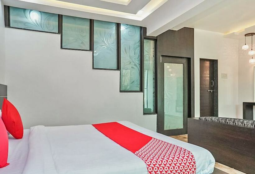 Oyo 24932 Hotel Royal Stay