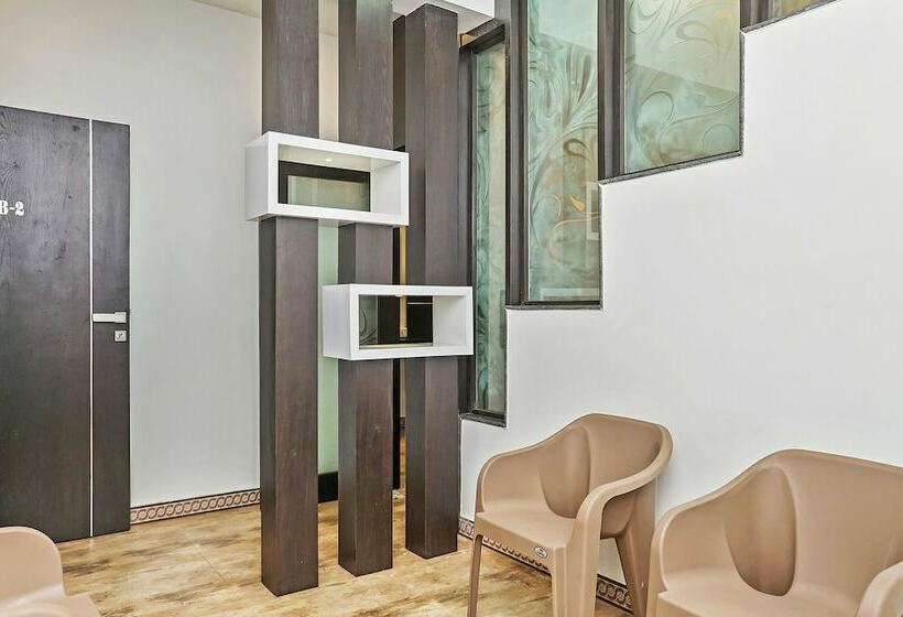 Oyo 24932 Hotel Royal Stay