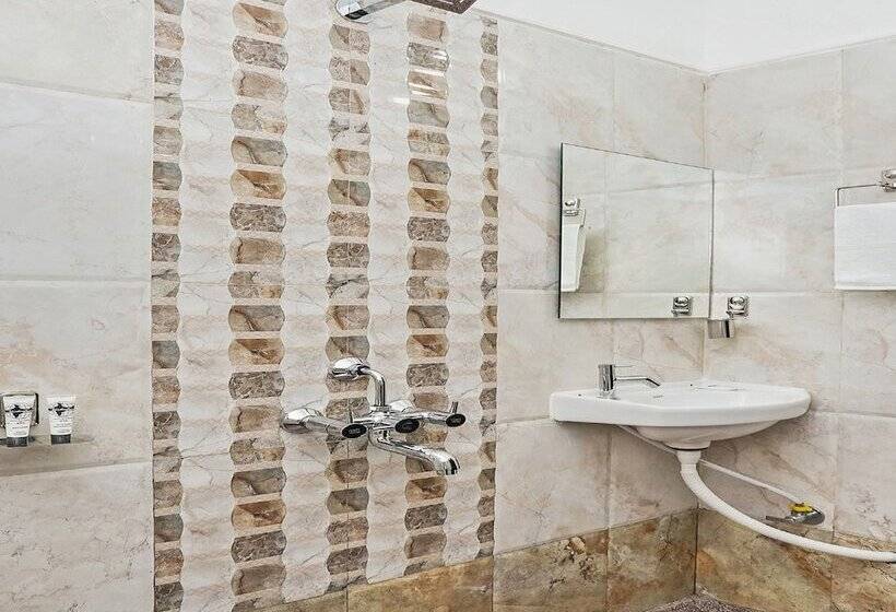 Oyo 24932 Hotel Royal Stay