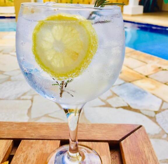 پانسیون Moa Pousada