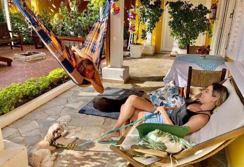 پانسیون Moa Pousada