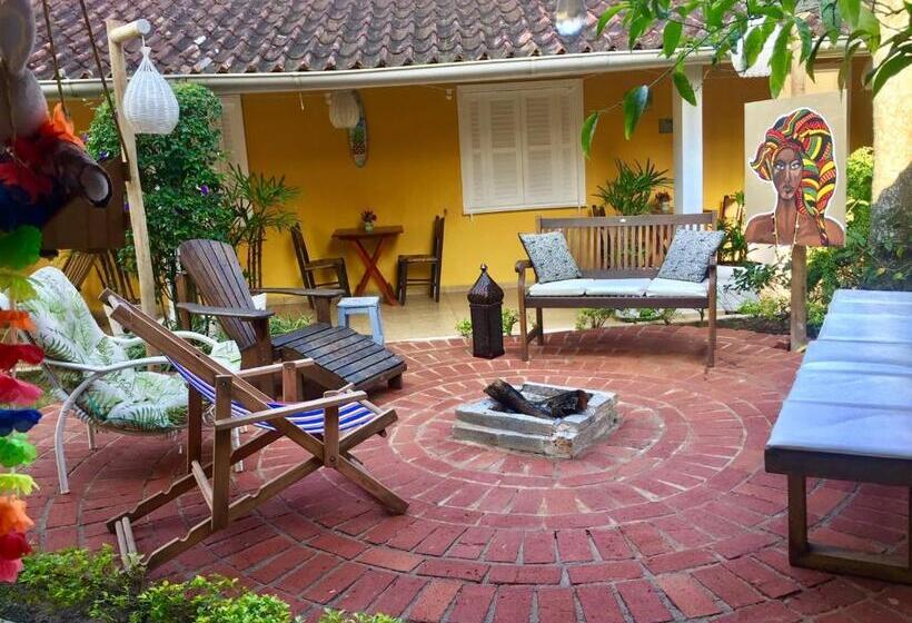 پانسیون Moa Pousada