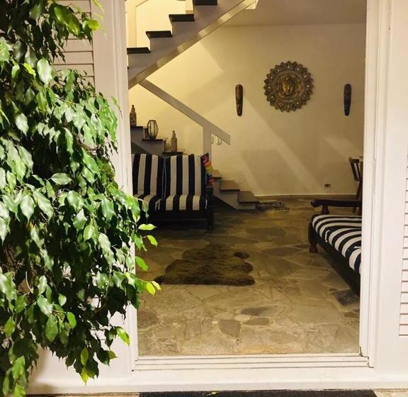 پانسیون Moa Pousada