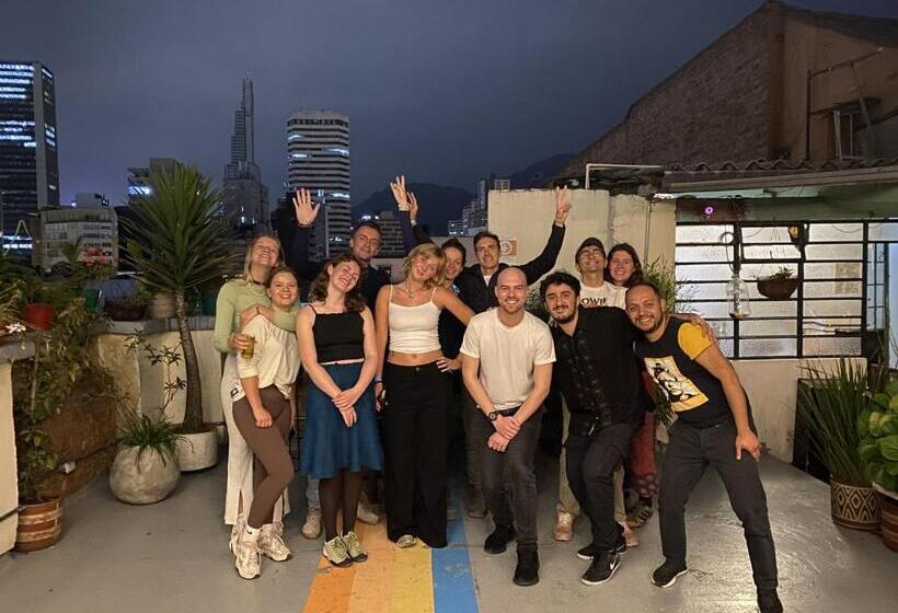 هاستل Hostal R10