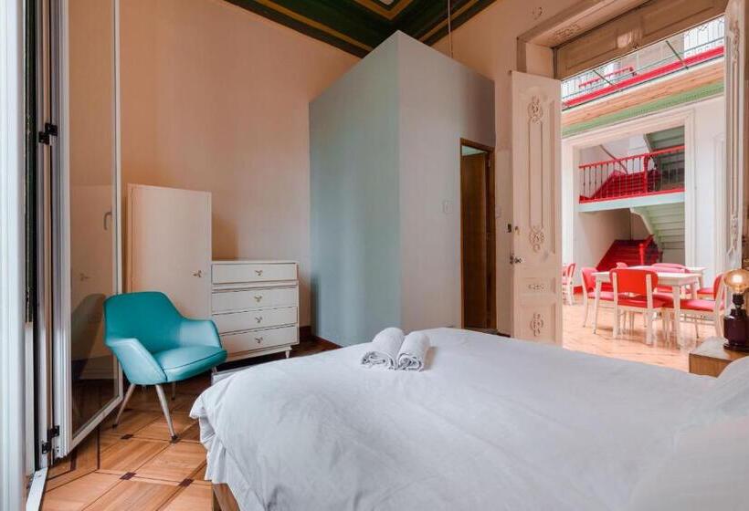 هاستل Hostal R10