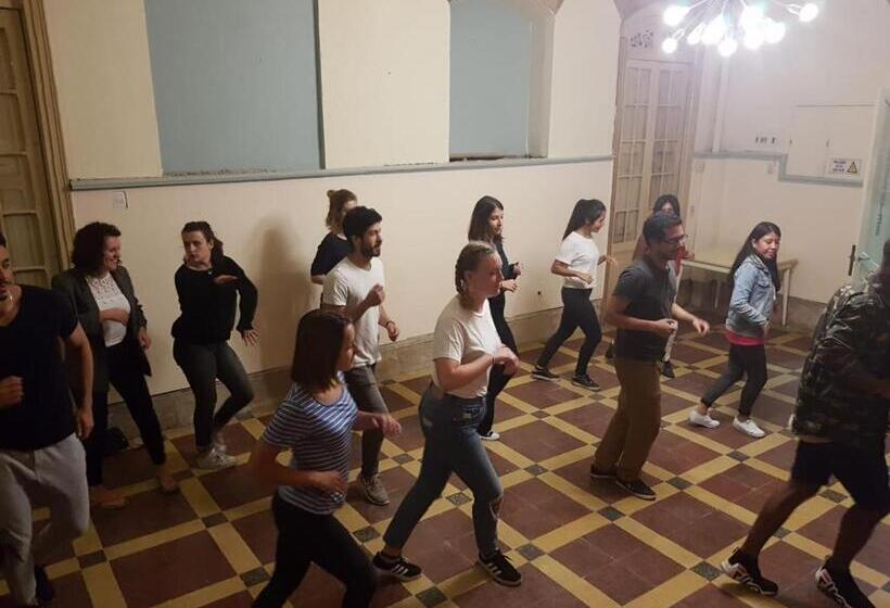 هاستل Hostal R10