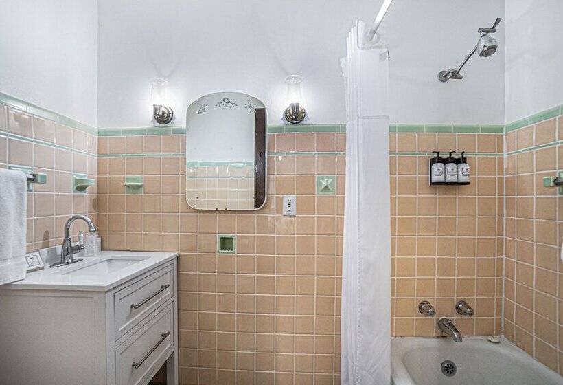 Historic Hotel Nichols