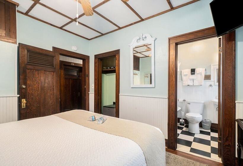 Historic Hotel Nichols