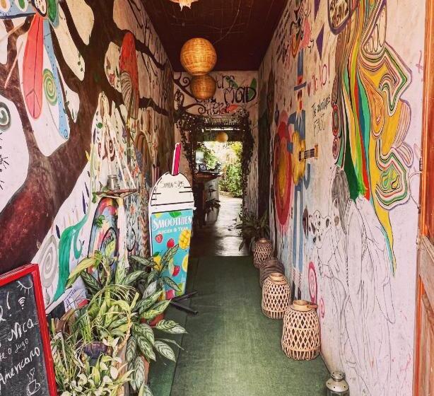 בית מלון כפרי Buena Onda Backpackers