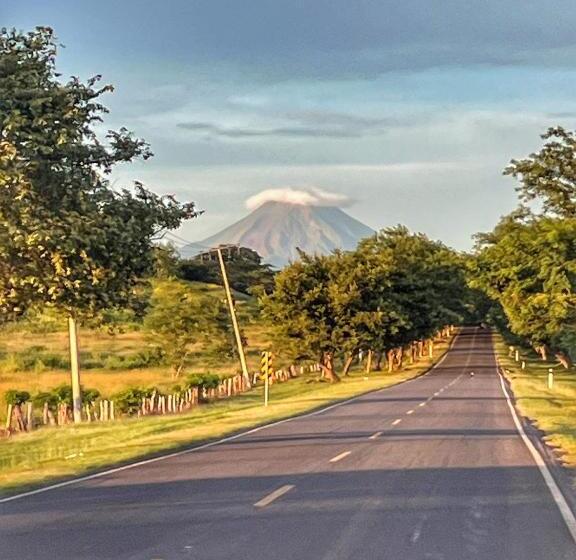בית מלון כפרי Buena Onda Backpackers