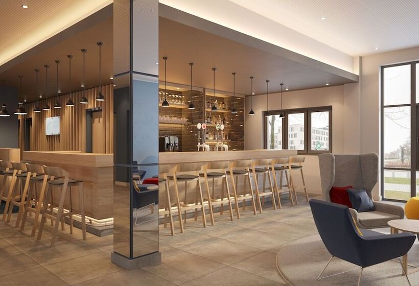 Отель Holiday Inn Express Oberhausen, An Ihg