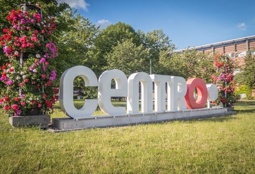 Отель Holiday Inn Express Oberhausen, An Ihg