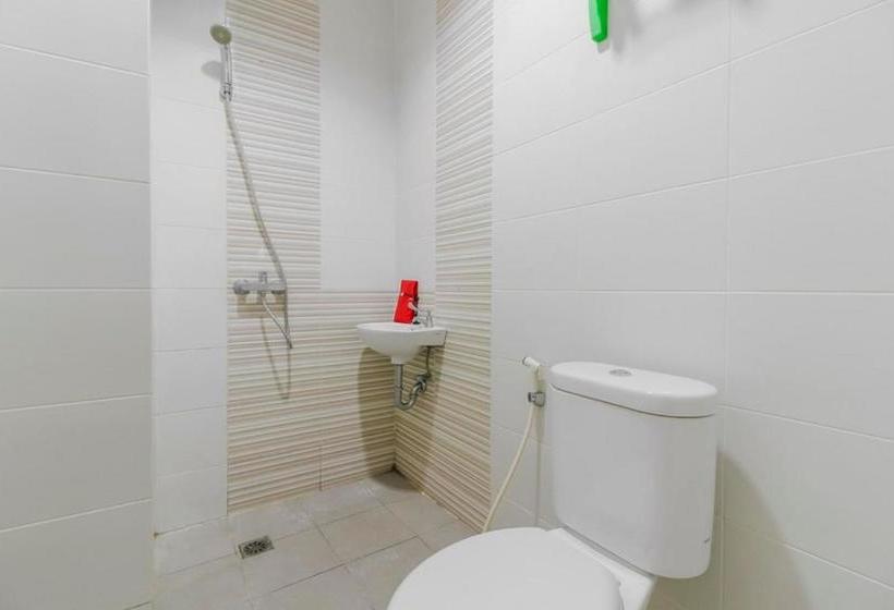 Отель Reddoorz Syariah @ Kampung Bintang