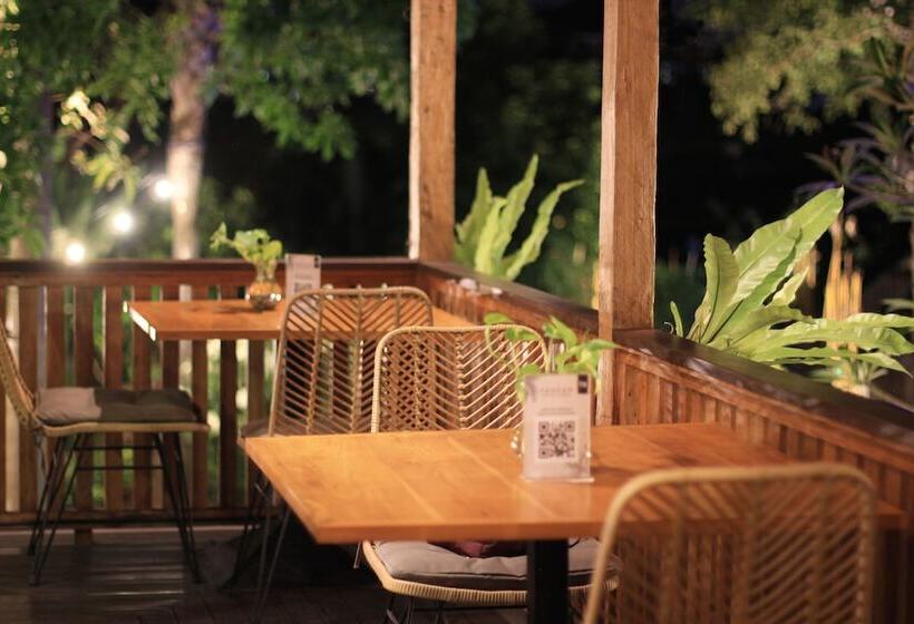 ホテル Taulan Villa By Social Hideout