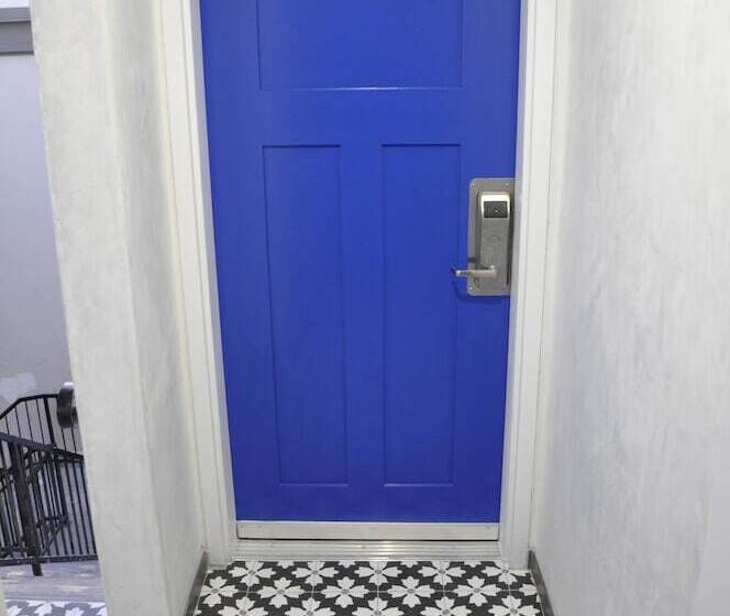 فندق The Belmont Shore Inn