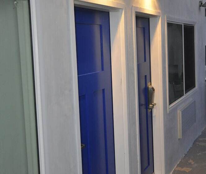 فندق The Belmont Shore Inn