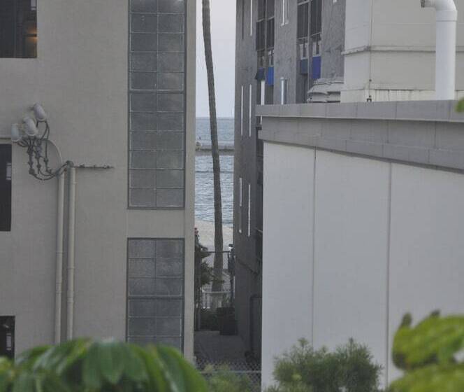 فندق The Belmont Shore Inn