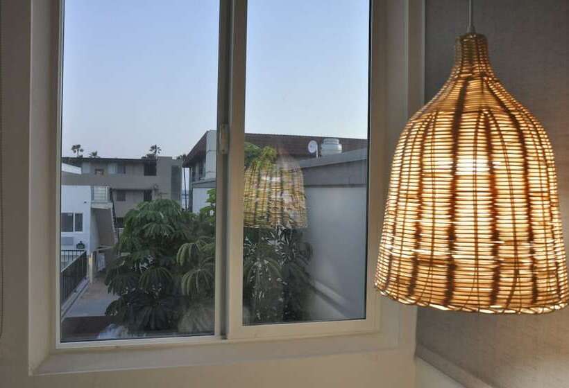 فندق The Belmont Shore Inn