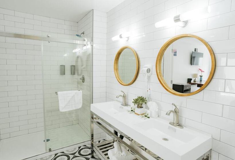 فندق The Belmont Shore Inn